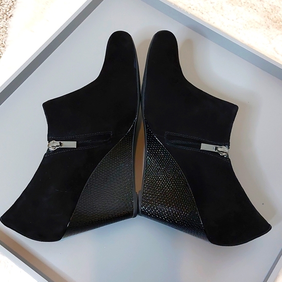 EUC Clark's artisan black wedge booties size 9M - Picture 2 of 5